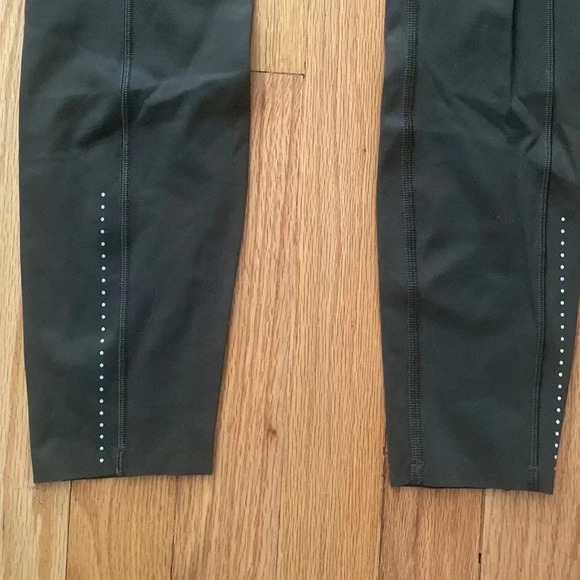 Lululemon sz 4 Fast & Free 7/8 Tight II Nulux 25"
Drk Olive excellent condition - Picture 5 of 15
